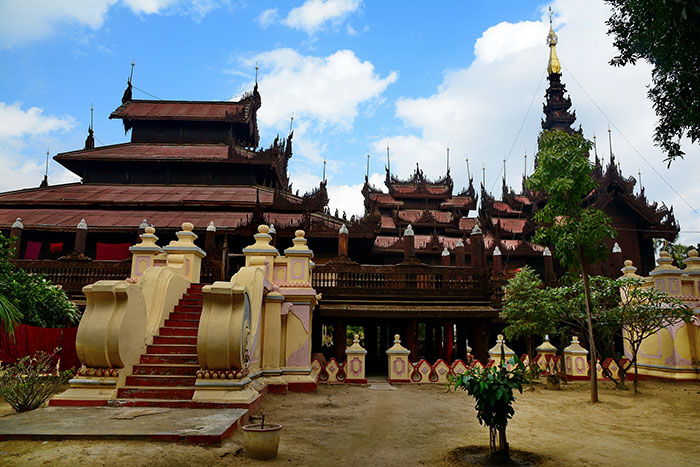 Monastère teck de Shwe In Bin Mandalay Birmanie
